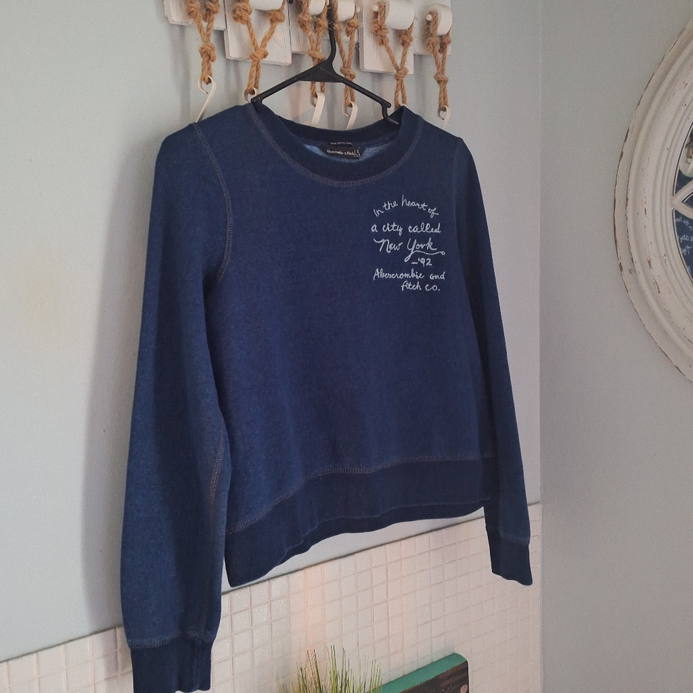 Abercrombie & Fitch navy blue sweatshirt embroidered sz small